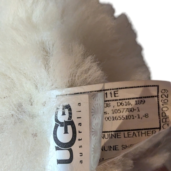 UGG Australia Bailey Button Triplet II Tall Boots 6 Chestnut Super Soft - Picture 9 of 10